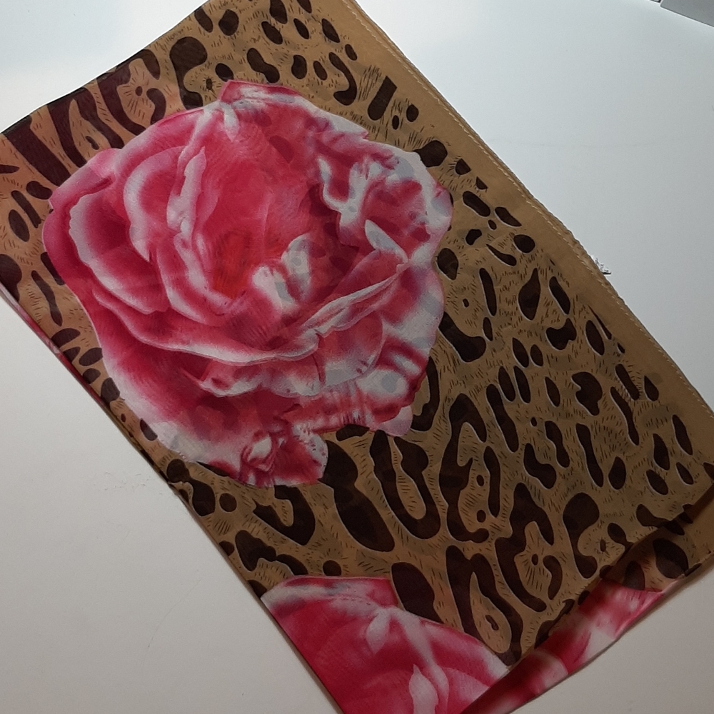 ❤ 🛍 4/$20 Rose and leopard print scarf - Picture 2 of 5